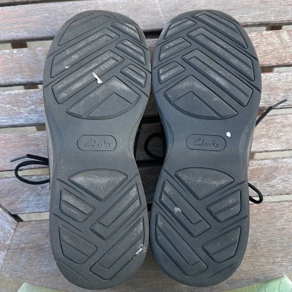 Clark’s Men’s dress shoes- black 10.5 M.  Leather upper only worn a few times. - Picture 5 of 8